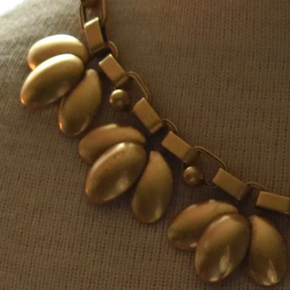 Stella & Dot Hazel Flower Petal Statement Necklace Chain Link Gold - Picture 5 of 16